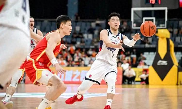 Kaiyun Sports-煮熟的山东飞了？沪23连胜终结悬念，京粤辽疆仅一队跻身前四